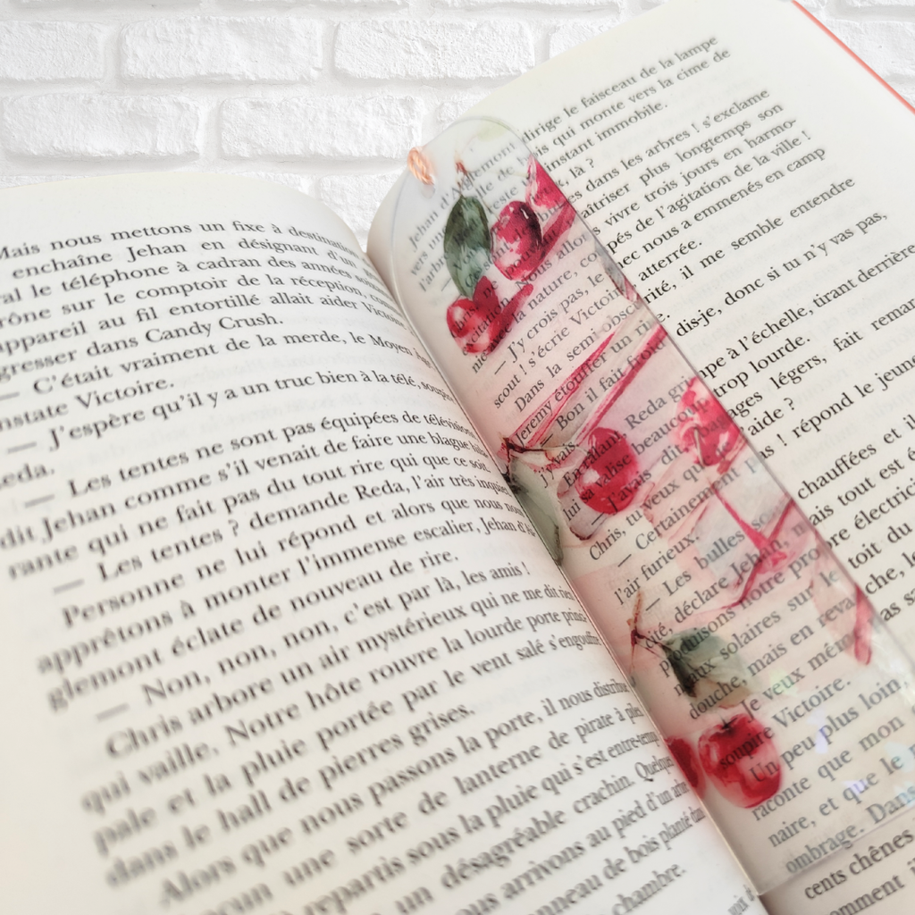 Marque-page "Cherry on the Book"